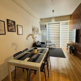 K&K The Modern Crib at Holland Park Condo Southwoods City, hotell i Biñan