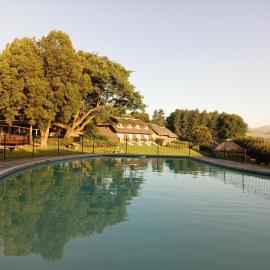 The Nest Drakensberg Mountain Resort Hotel、Champagne Valleyのホテル