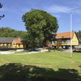Hotel Skovly, hotel sa Ronne