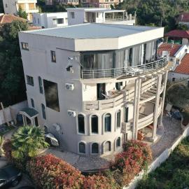 Villa Glamour, מלון באוטייהא