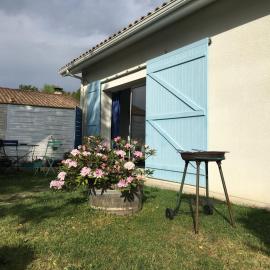 BEDENAC Joli maisonnette à 30 mn de BORDEAUX de JONZAC de BLAYE, pour 2 adultes