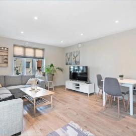 Stylish & Bright Penthouse - Office - Sentral, hotel u gradu Egersund