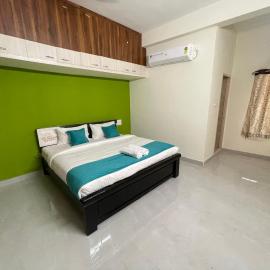 Sun Home Stays - Spacious Rooms - New Property - Pleasant Location