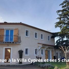 Villa Cyprès 5 chambres aires de jeux, forêt, accessibilité PMR, hotel in Lauraguel