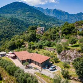 Agriturismo Il Moro، فندق في Angolo Terme