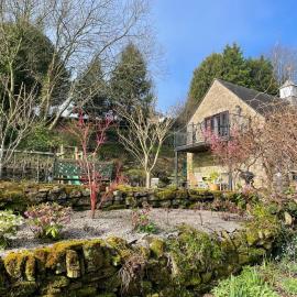 The Cruck Barn, cosy rural escape near The Peak District, hótel í Matlock