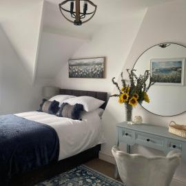 The Penthouse at Percy House Pet Friendly 2 Bedroom Apartment in Porthcawl Sleeps 4 people Located in the town centre, hotel in Porthcawl