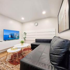 The Serene Haven Modern 2 Queen Bed Full Apartment