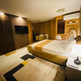 The Barracks Staycation โรงแรมในSanta Rosa