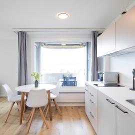 STAYY Sky Studio Premium Apartment near Limmattal Hospital - 24h Self Check-in with free Parking, хотел в Шлиерен