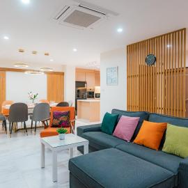 PRIME SUKHUMVIT MODERN HOME, Phrom Phong BTS, Em District, Up to 14 guests, hotelli Bangkokissa