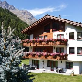 Ferienhaus Antigua, hotel in Saas-Grund