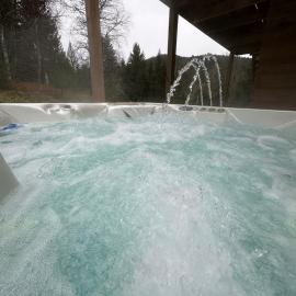 Jardin de l'ancienne école avec Jacuzzi privé