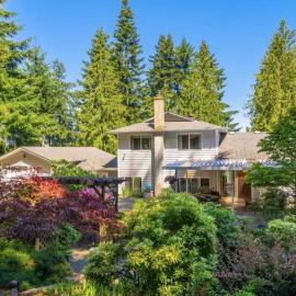 Beautiful home with one acre land for leisure time in Vancouver Island, hotel in Nanaimo