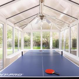 Ping-Pong Paradise, hotel a Crawley