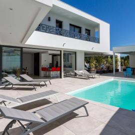 Villa Contemporaine avec piscine - Face au golf - Plages à pied