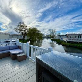 Drakes View Dog friendly chalet