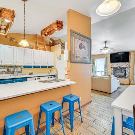 Downtown Williams Home: Walk to Shops & Dining!, hotel en Williams