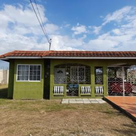 Seville Meadows 3 - Johns Road Spanish Town, hotel in Spanish Town