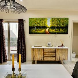 Morden Elegant 4 Bedroom House, hotel u gradu Broadview