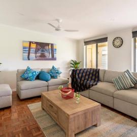 Birkinshaw Villa ( 3 Bedroom with Parkings ) – hotel w mieście Broadview