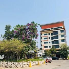Tone Condorent Hotel, hótel í Chachoengsao