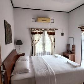 @House of Belva Pleret Balong Waterpark, hotel in Gondowulung
