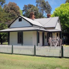 Lynden Cottage - built 1884 in the heart of town, hotell sihtkohas Trentham