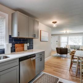 Renovated 2 BR home close to Lancaster attractions, хотел в Ланкастър