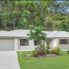 Trinity Beach Haven - Luxury 4 Bedroom Home with Pool, Steps to the Beach, Surrounded by Mountains, hotel a Trinity Beach