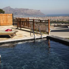 43 On Sandstone, hotel a Somerset West
