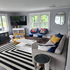 Middletown Modern Apartment w/ Private Deck - RIBryan Properties, hotel in Middletown