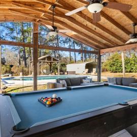 Spacious Oasis With Pool - 5BR, hotel in Columbia