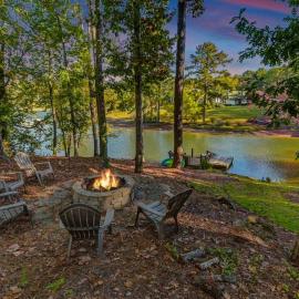 Hilton Lake Home - Hot Tub, Hotel in Hollywood Point