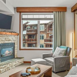 Romantic Mountain Escape Outdoor Hot Tubs & Private Balcony!