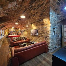 The Armoury: Stylish WW1 Bunker, hotel i North Queensferry