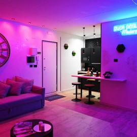 DUCA DEGLI ABRUZZI Modern House LUXURY RELAX - VICINO AEROPORTO SALENTO - CHECK IN H24 with private Parking, hotel Brindisiben