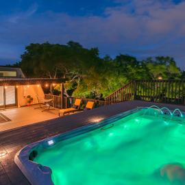 Breathtaking Roof Pool views, Gameroom, Firepit, hotel en San Antonio