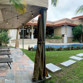 Luxury House near to Juan Sant. Airport, Alajuela., hotel a Alajuela
