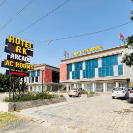 Hotel Rk Arcade, hotell sihtkohas Sitāpur