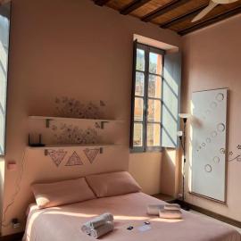 Minimal Studio con travi a vista