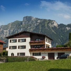 Gästehaus Lässer โรงแรมในเมลเลา