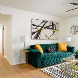 Emerald Retreat - Central & Stylish - 2 BR/2 BA