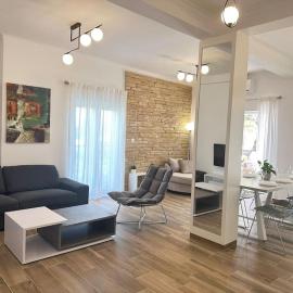 Delvia Luxury Residence، فندق في Agios Onoufrios