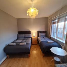 4 Cosy Bedrooms near Airport & City 7people