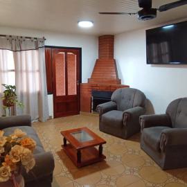 Casa jardín, hotel in Jardín América