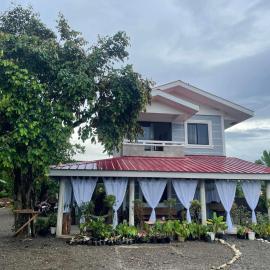 Gloria's Staycation, hotel a Infanta