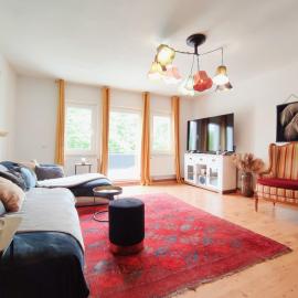 Haus Mediterran - Gemütliches Ferienhaus 130 m² für max. 7 Personen mit Balkon und Garten am Bodensee، فندق في رادولفتسل آم بودينسي