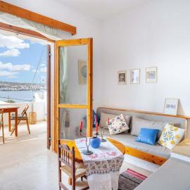Petras sea view apartment - 50 meters from the sea