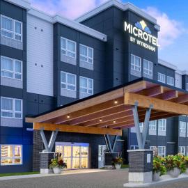 Microtel Inn & Suites by Wyndham Kanata Ottawa West, hotel in Kanata